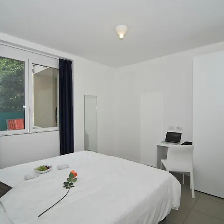 Apartmán Sleeps 2 Pool Air Con *