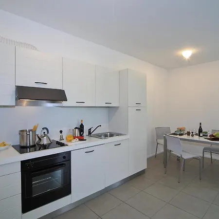 Sleeps 2 Pool Air Con Apartmán