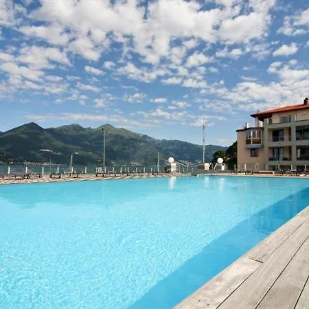 Sleeps 2 Pool Air Con *